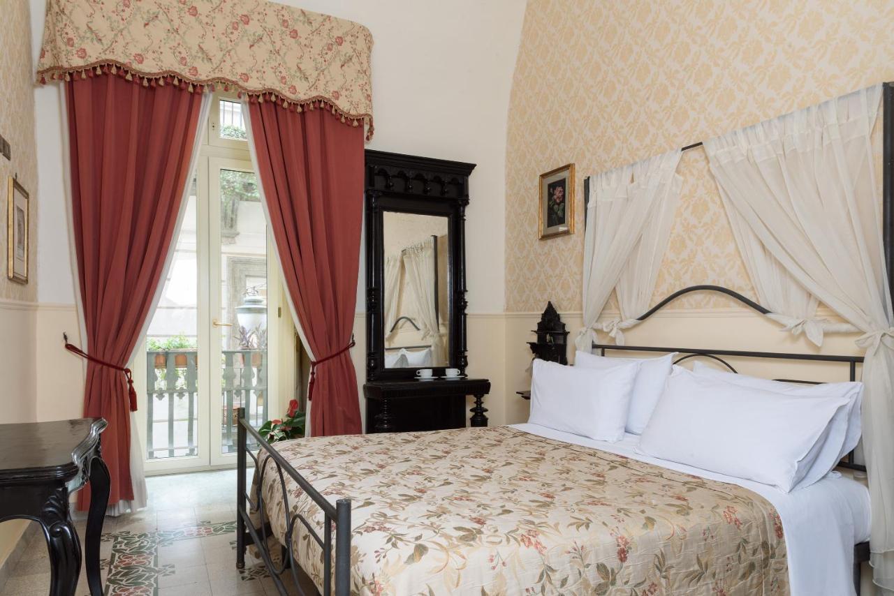Carafa Di Maddaloni Residenza Di Charme Hotel Nápoly Kültér fotó
